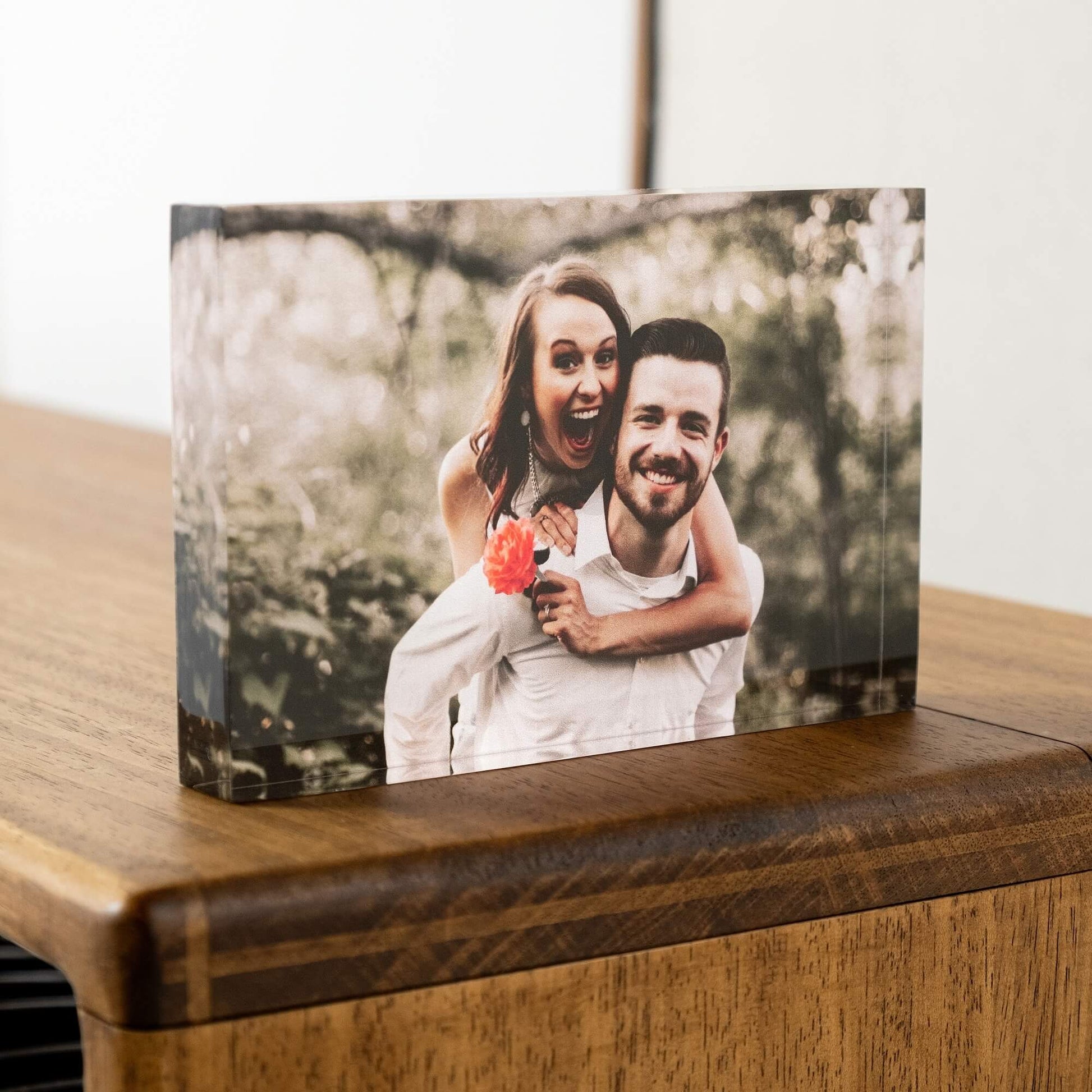 Acrylic Block Photo Frame Product 6x4in (15x10cm) with A Couple Picture